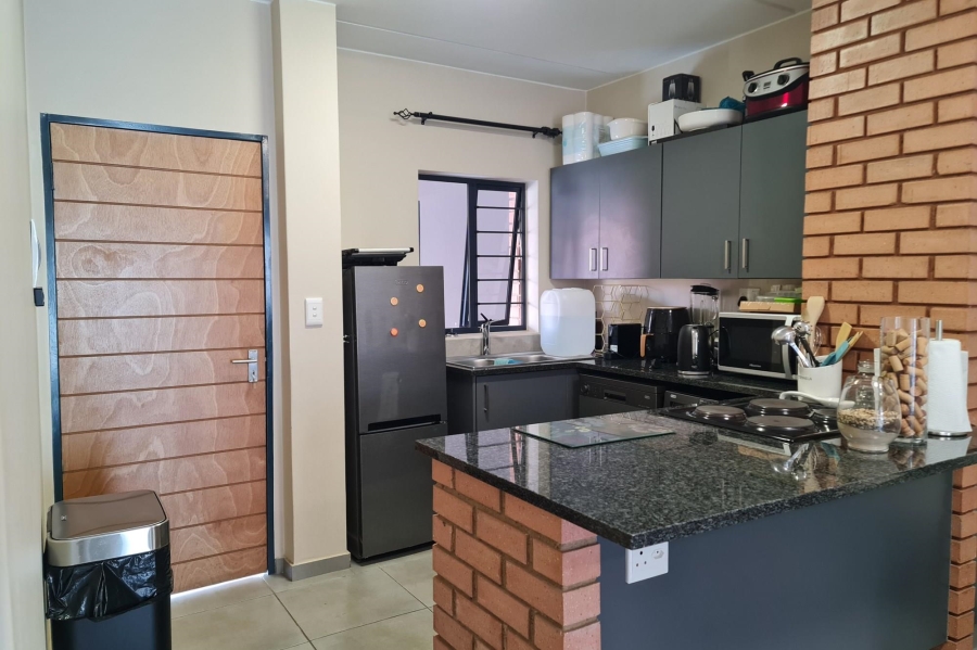 To Let 2 Bedroom Property for Rent in Vorna Valley Gauteng