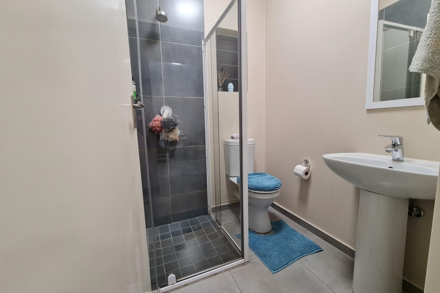To Let 2 Bedroom Property for Rent in Vorna Valley Gauteng