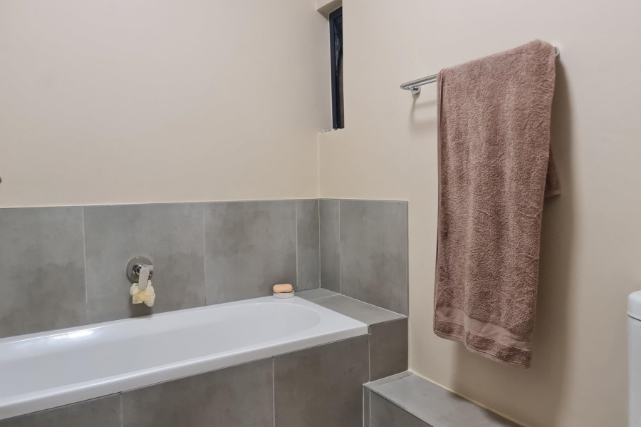 To Let 2 Bedroom Property for Rent in Vorna Valley Gauteng