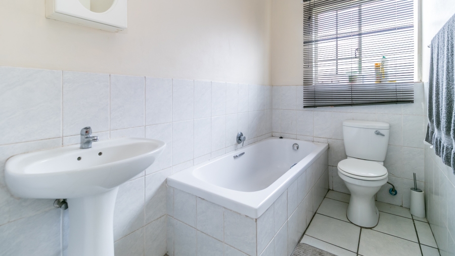 2 Bedroom Property for Sale in Noordwyk Gauteng