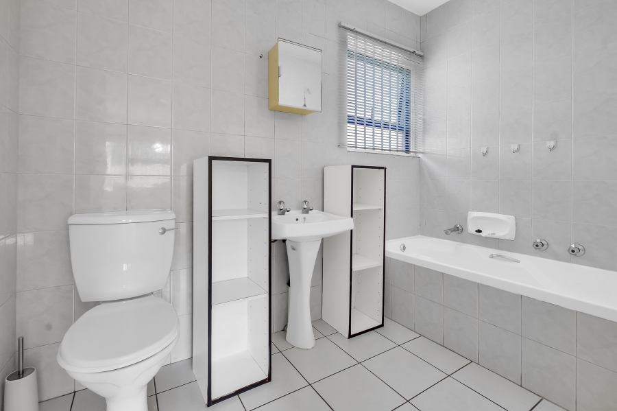 To Let 2 Bedroom Property for Rent in Parkmore Gauteng
