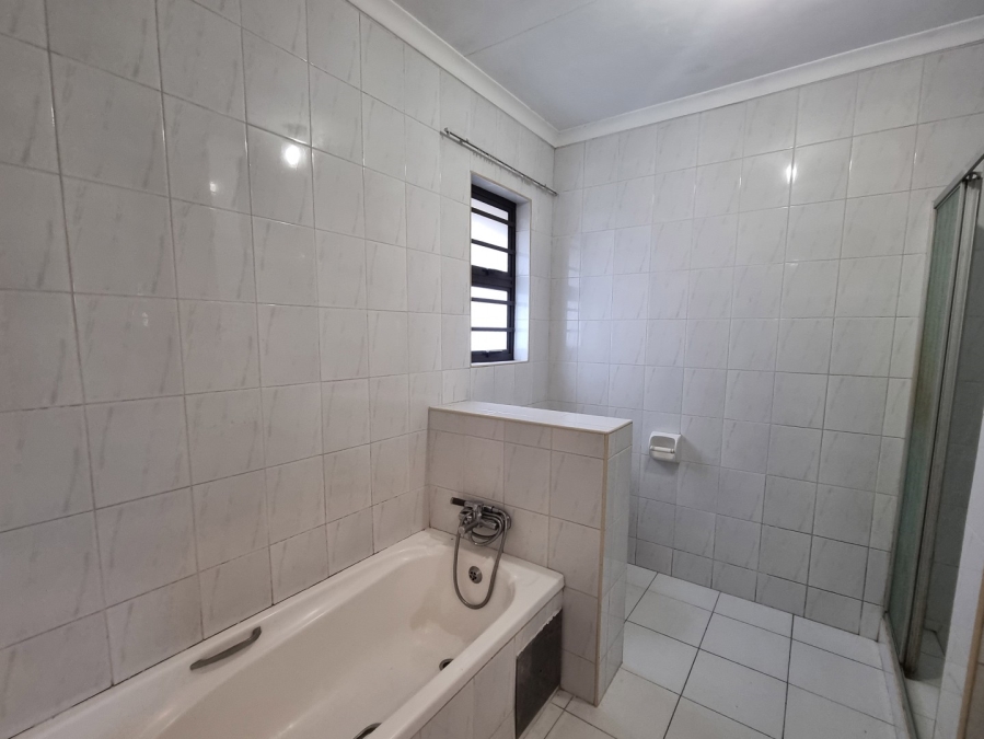 1 Bedroom Property for Sale in President Ridge Gauteng