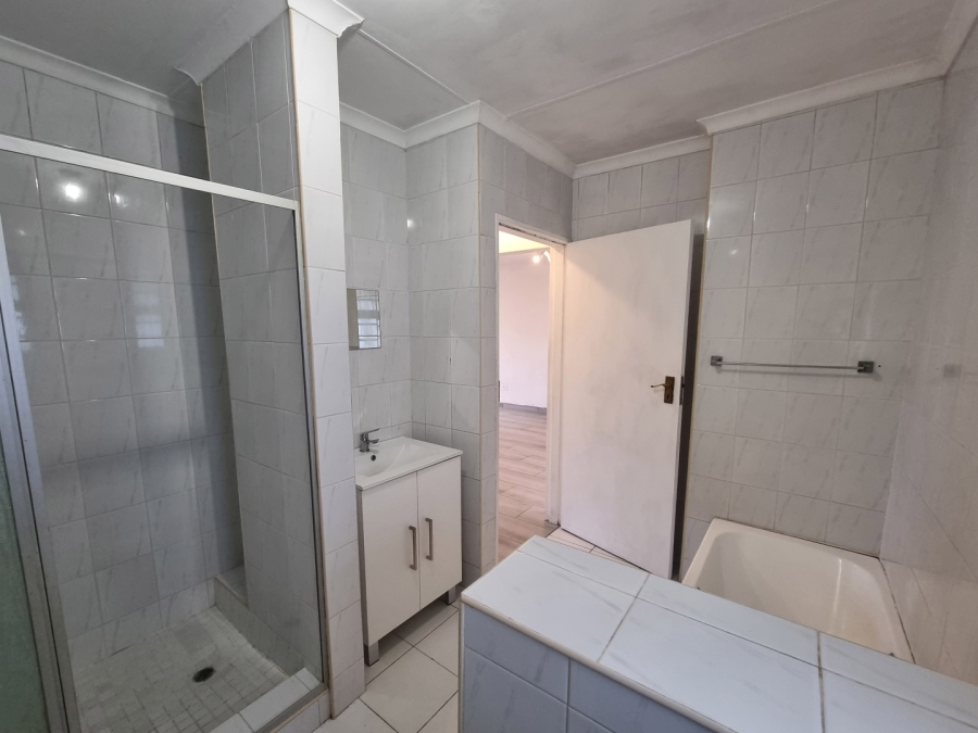 1 Bedroom Property for Sale in President Ridge Gauteng