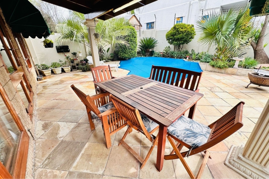 2 Bedroom Property for Sale in Lonehill Gauteng
