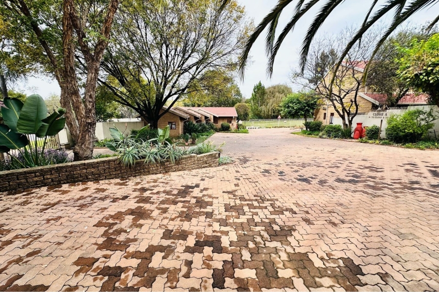 2 Bedroom Property for Sale in Lonehill Gauteng