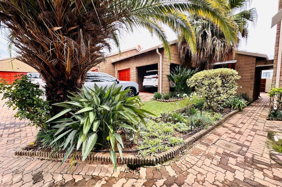2 Bedroom Property for Sale in Lonehill Gauteng