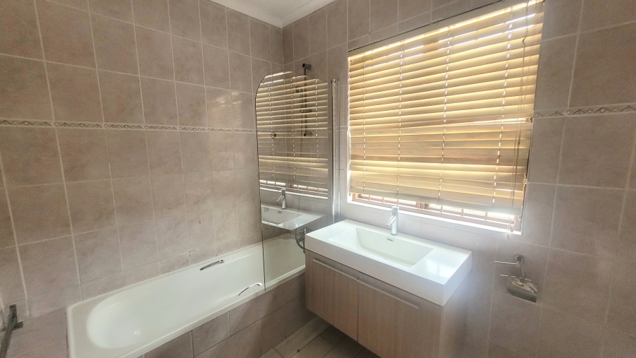 To Let 3 Bedroom Property for Rent in Halfway Gardens Gauteng