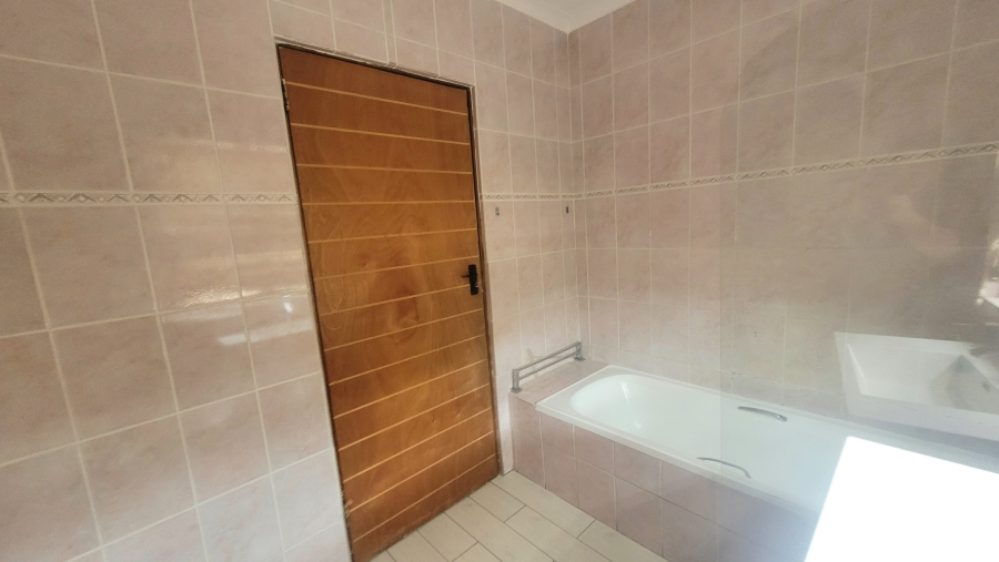 To Let 3 Bedroom Property for Rent in Halfway Gardens Gauteng
