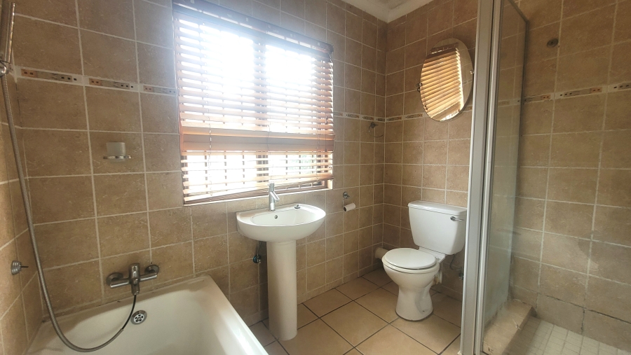 To Let 3 Bedroom Property for Rent in Halfway Gardens Gauteng