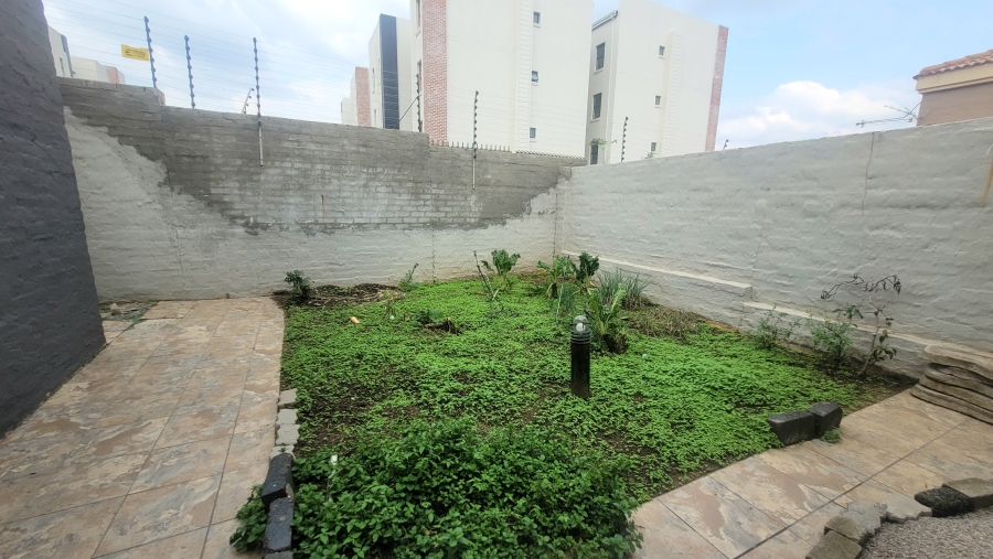 To Let 3 Bedroom Property for Rent in Halfway Gardens Gauteng