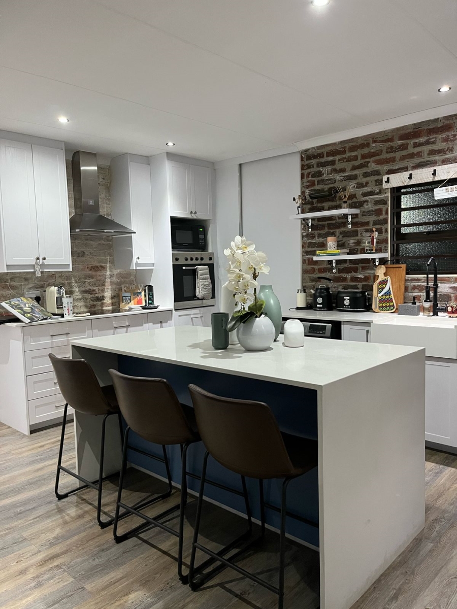 2 Bedroom Property for Sale in Bassonia Rock Gauteng