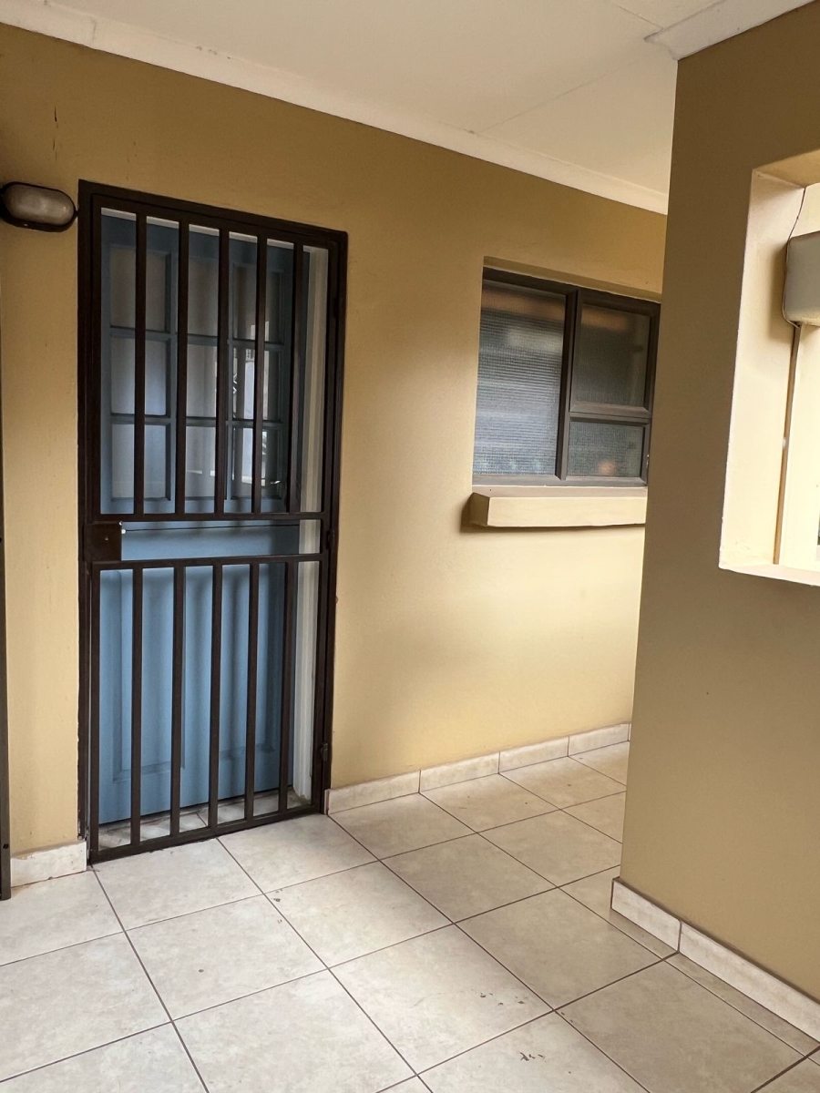 2 Bedroom Property for Sale in Bassonia Rock Gauteng