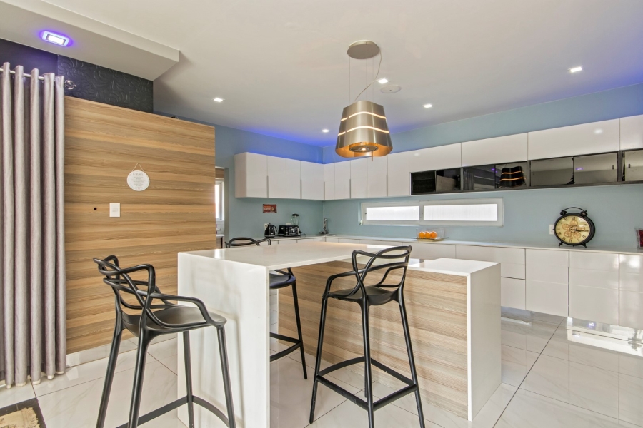 To Let 4 Bedroom Property for Rent in Hyde Park Gauteng