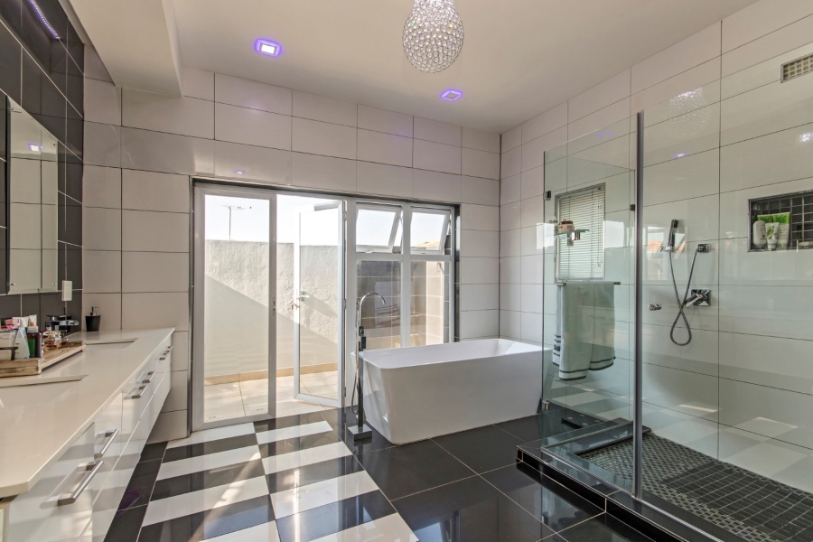 To Let 4 Bedroom Property for Rent in Hyde Park Gauteng