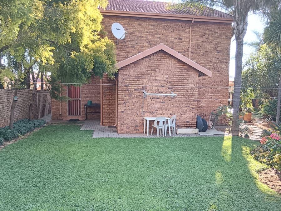 4 Bedroom Property for Sale in Amberfield Gauteng