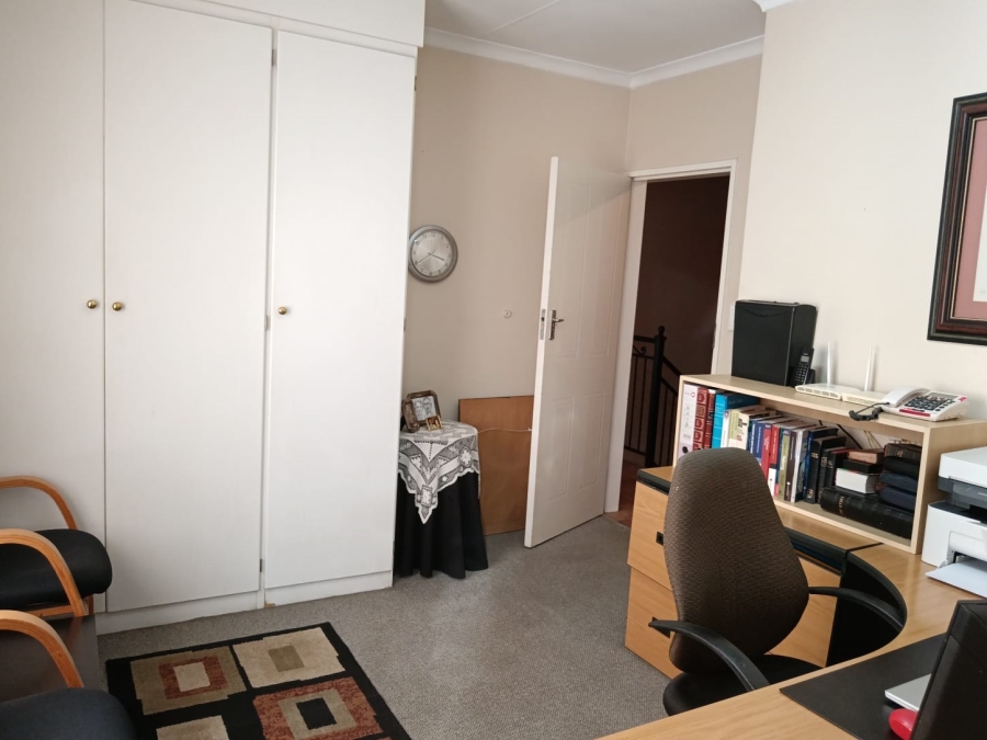 4 Bedroom Property for Sale in Amberfield Gauteng