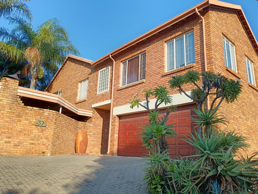 4 Bedroom Property for Sale in Amberfield Gauteng