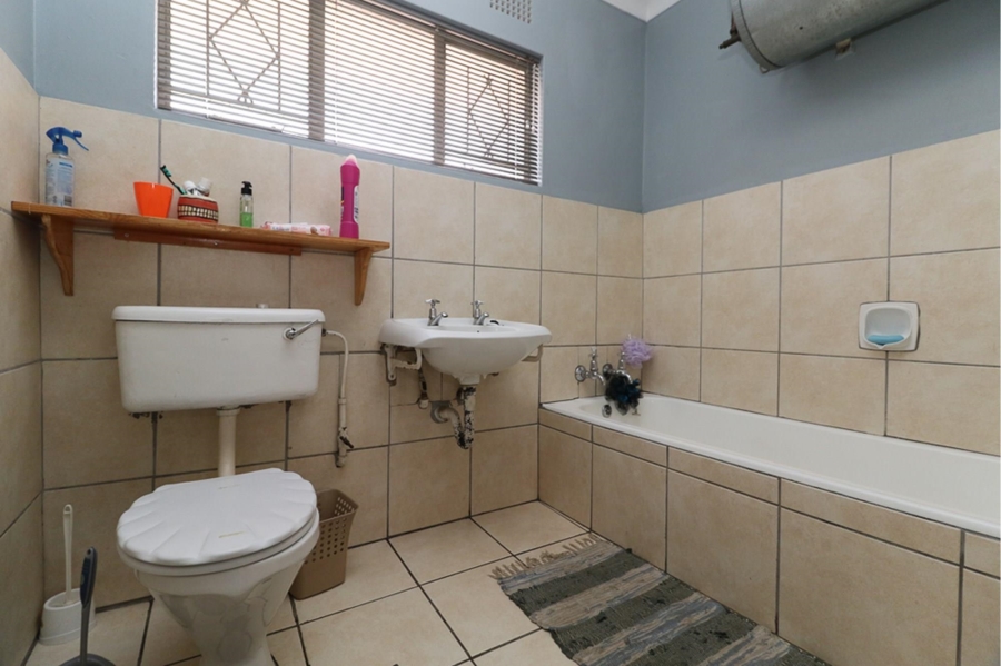 To Let 1 Bedroom Property for Rent in Casseldale Gauteng