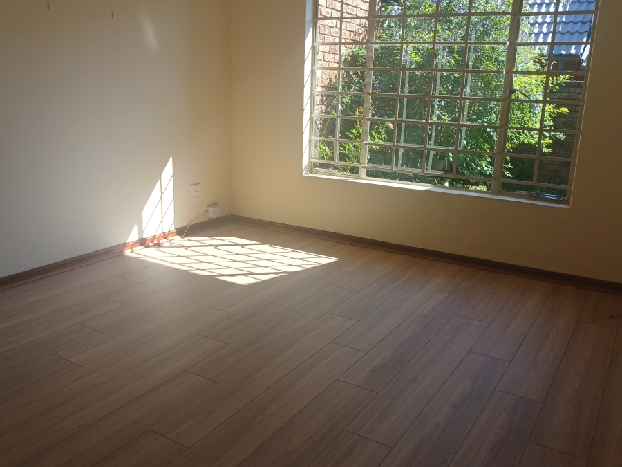 2 Bedroom Property for Sale in Rooihuiskraal North Gauteng