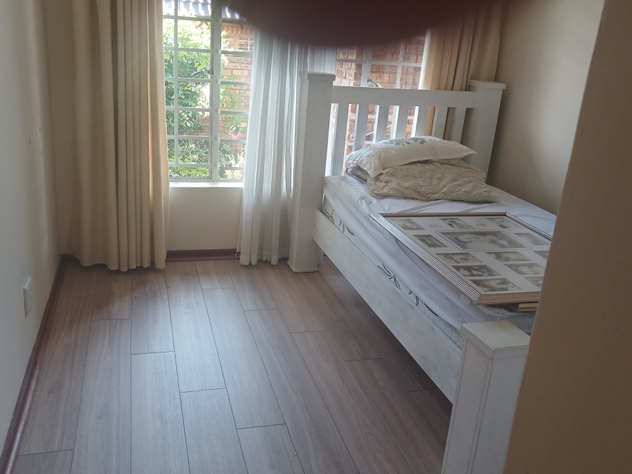2 Bedroom Property for Sale in Rooihuiskraal North Gauteng