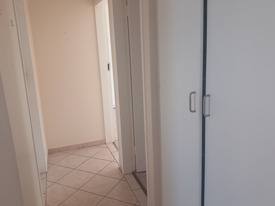 2 Bedroom Property for Sale in Rooihuiskraal North Gauteng