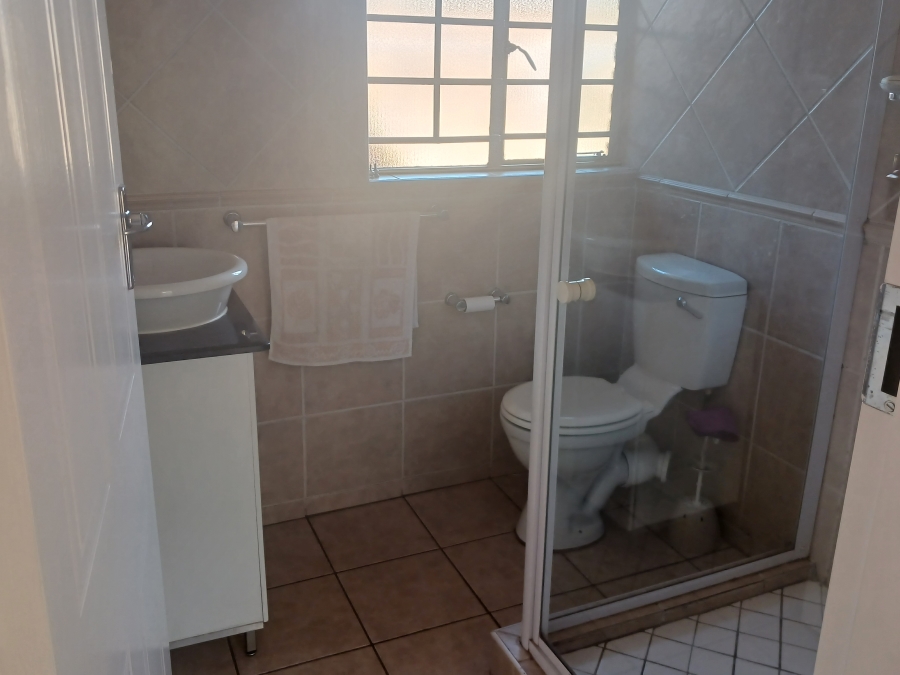 2 Bedroom Property for Sale in Rooihuiskraal North Gauteng