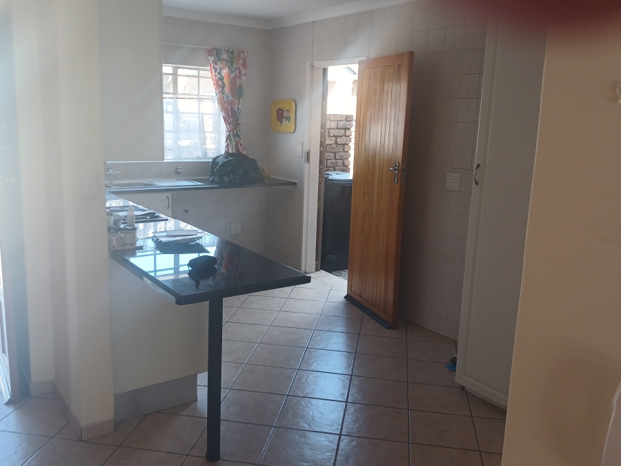 2 Bedroom Property for Sale in Rooihuiskraal North Gauteng