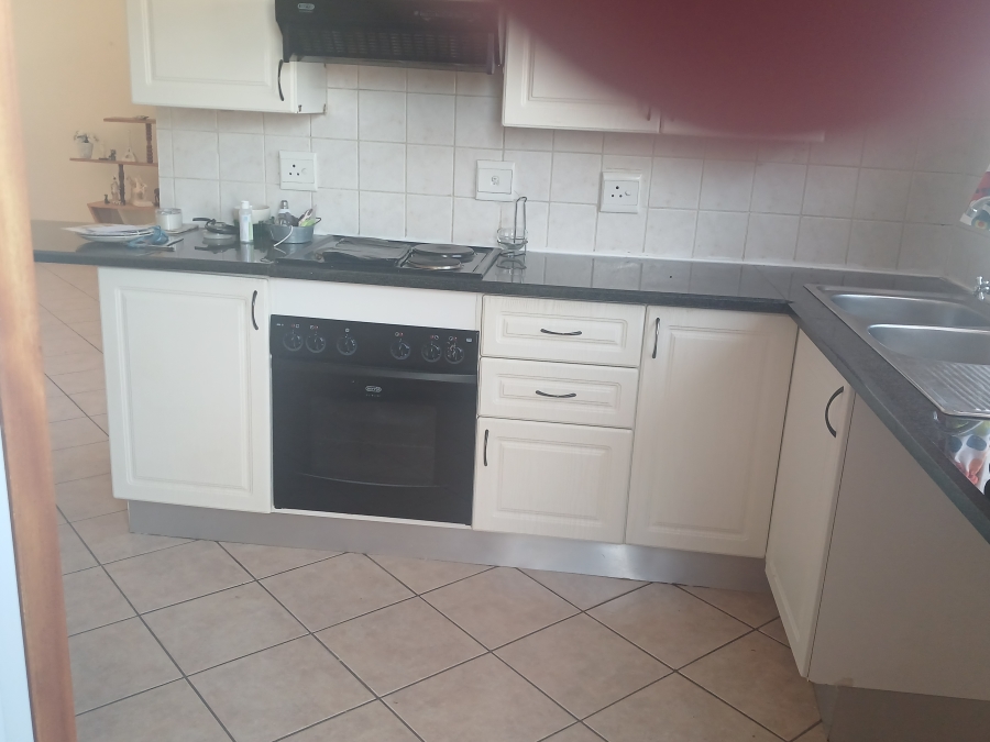 2 Bedroom Property for Sale in Rooihuiskraal North Gauteng