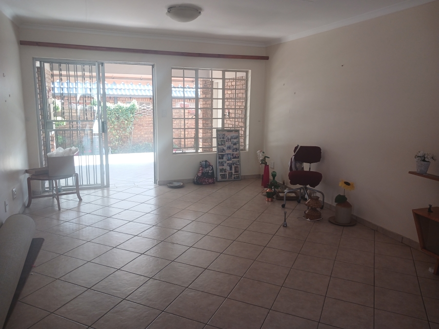 2 Bedroom Property for Sale in Rooihuiskraal North Gauteng