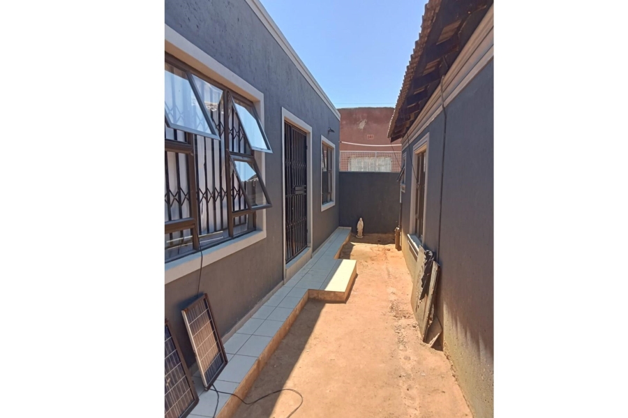 2 Bedroom Property for Sale in Thulani Gauteng