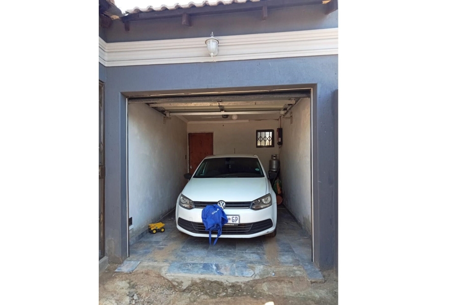 2 Bedroom Property for Sale in Thulani Gauteng