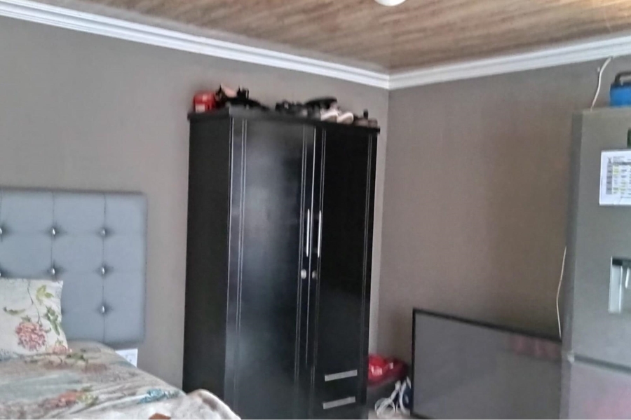 2 Bedroom Property for Sale in Thulani Gauteng