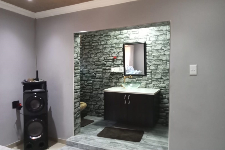 2 Bedroom Property for Sale in Thulani Gauteng