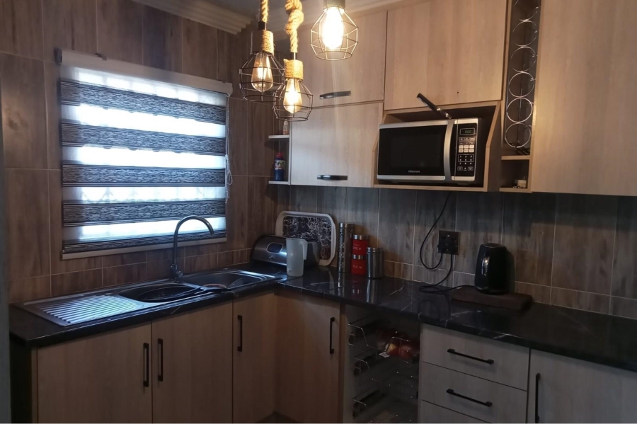 2 Bedroom Property for Sale in Thulani Gauteng