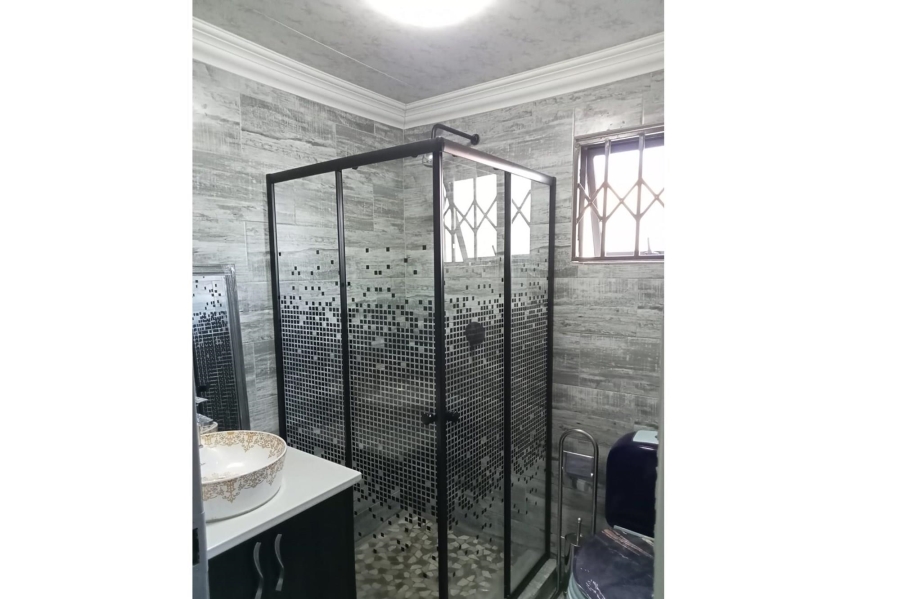 2 Bedroom Property for Sale in Thulani Gauteng