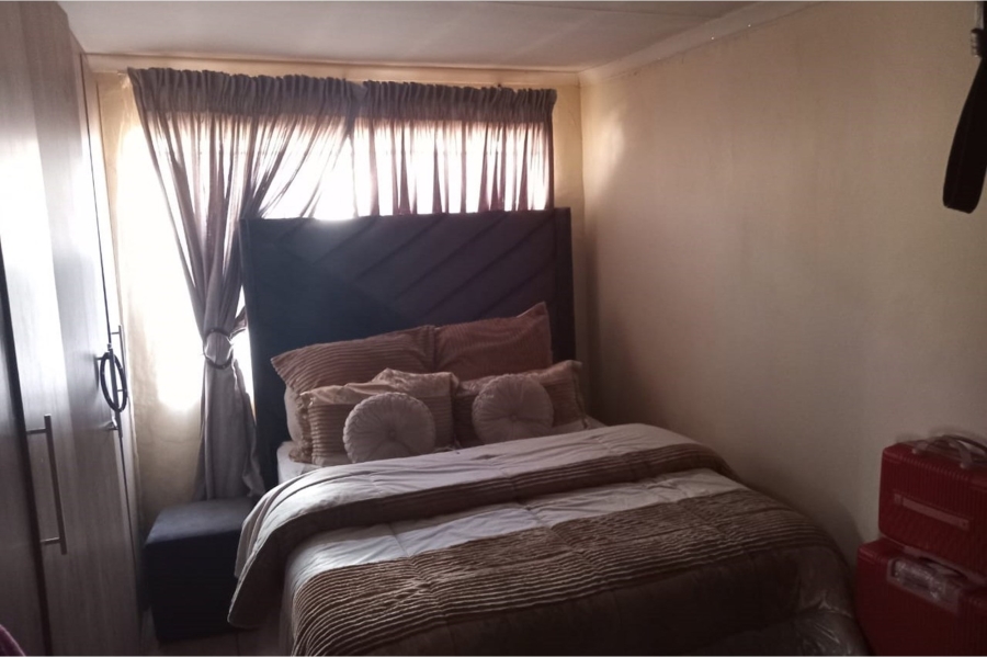 2 Bedroom Property for Sale in Moletsane Gauteng