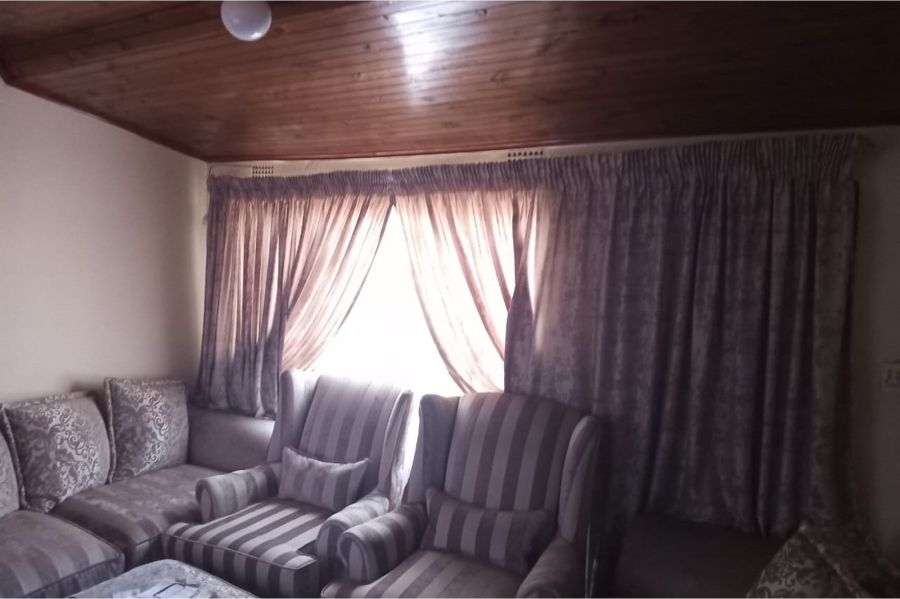 2 Bedroom Property for Sale in Moletsane Gauteng