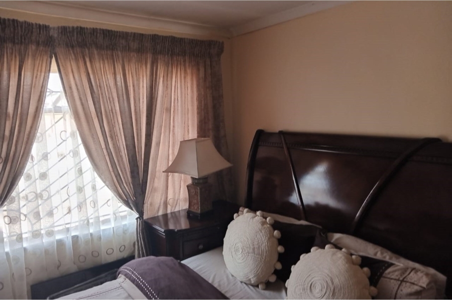 2 Bedroom Property for Sale in Moletsane Gauteng