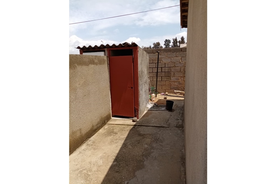 2 Bedroom Property for Sale in Moletsane Gauteng