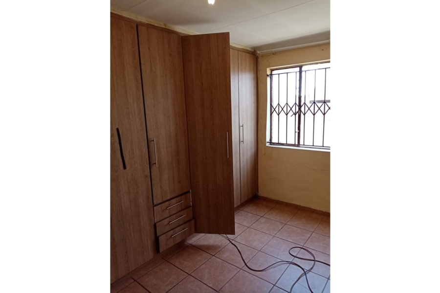 2 Bedroom Property for Sale in Moletsane Gauteng