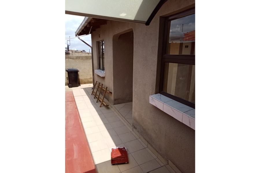 2 Bedroom Property for Sale in Moletsane Gauteng