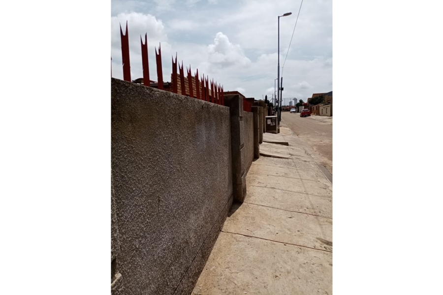 2 Bedroom Property for Sale in Moletsane Gauteng