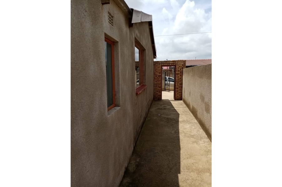 2 Bedroom Property for Sale in Moletsane Gauteng
