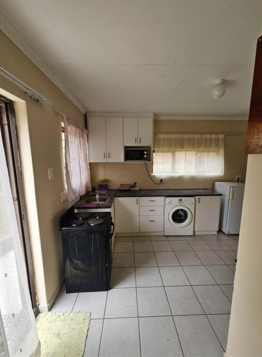 To Let 1 Bedroom Property for Rent in Douglasdale Gauteng