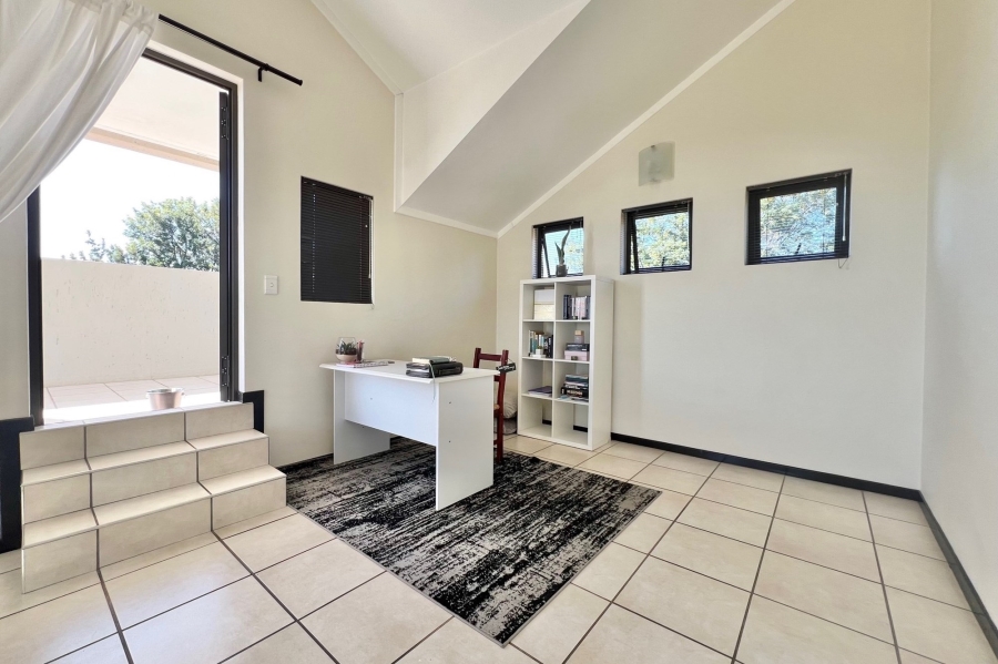 1 Bedroom Property for Sale in Bryanston Gauteng