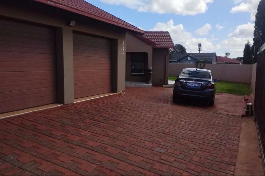 3 Bedroom Property for Sale in Zakariyya Park Gauteng