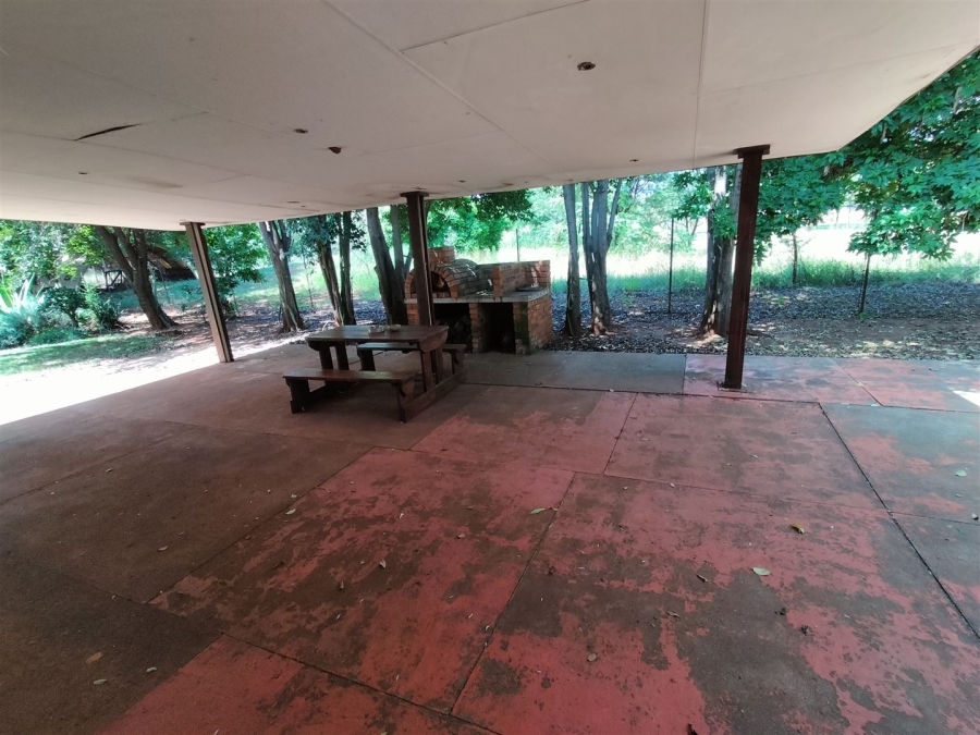5 Bedroom Property for Sale in Patryshoek A H Gauteng