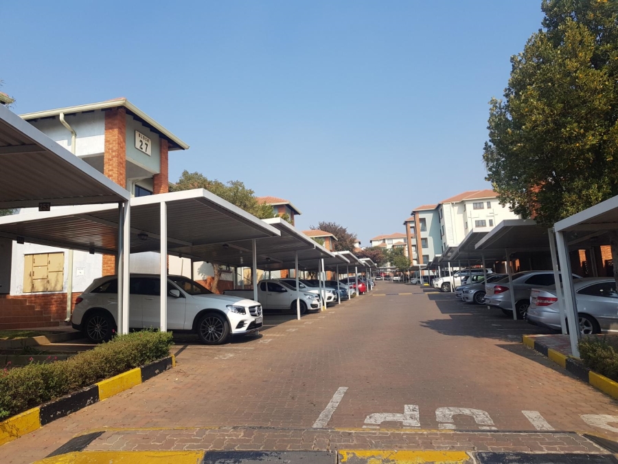 To Let 2 Bedroom Property for Rent in Greenstone Hill Gauteng