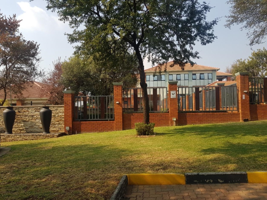 To Let 2 Bedroom Property for Rent in Greenstone Hill Gauteng