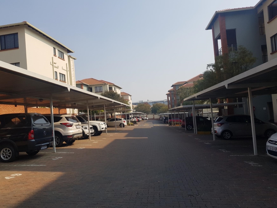 To Let 2 Bedroom Property for Rent in Greenstone Hill Gauteng